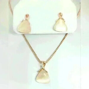 NWOT Elegant Rose Gold and White Color Necklace and Earrings Set w/Gift …